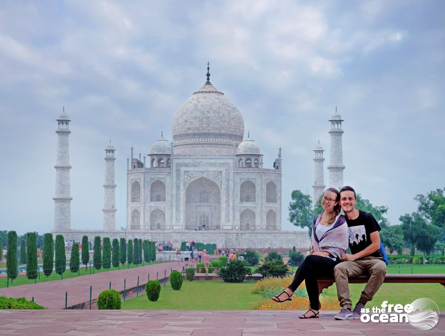 Cuties in Tajmahal